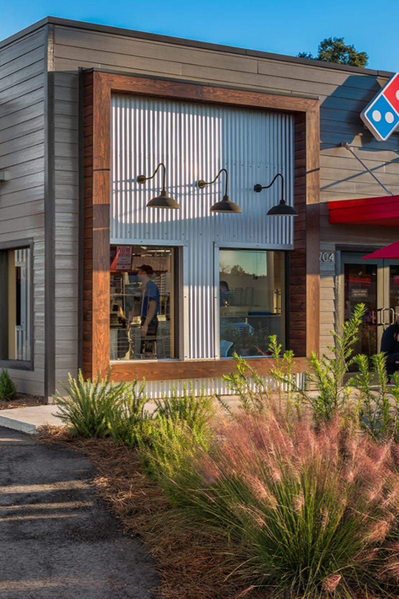 Fachada de la tienda Domino's Cedar